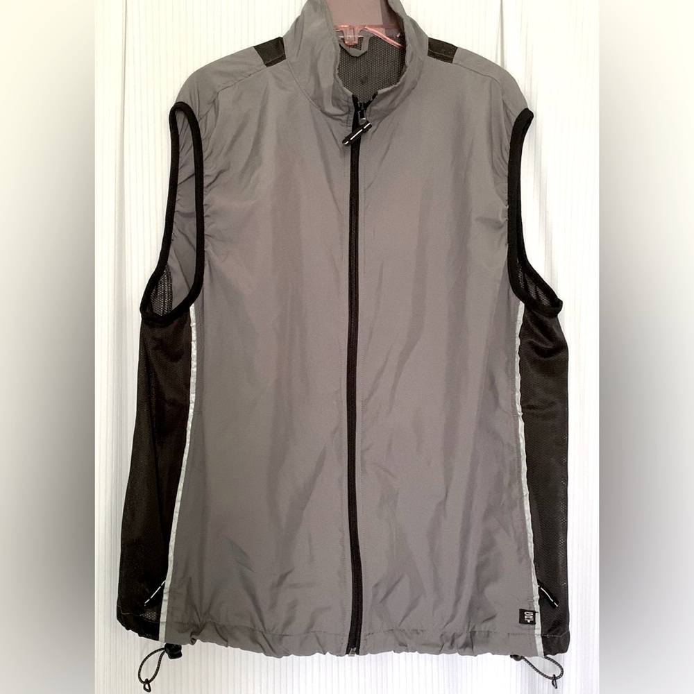 Columbia Vest Lightweight Mesh Side Panels Synch Tie Hem Pockets See Measurement